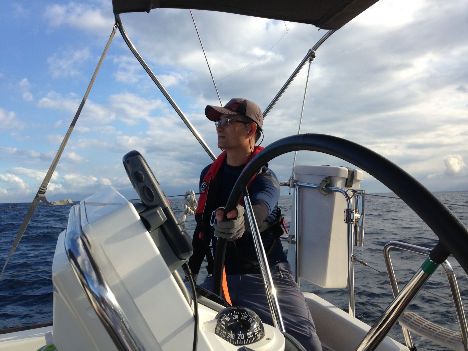 晨光海洋租ASA 104船巡航課程如期於6/18開課。